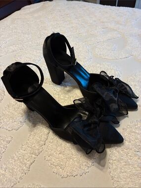 Black Satiny Pointed Toe Chunky Heel Dress Shoes